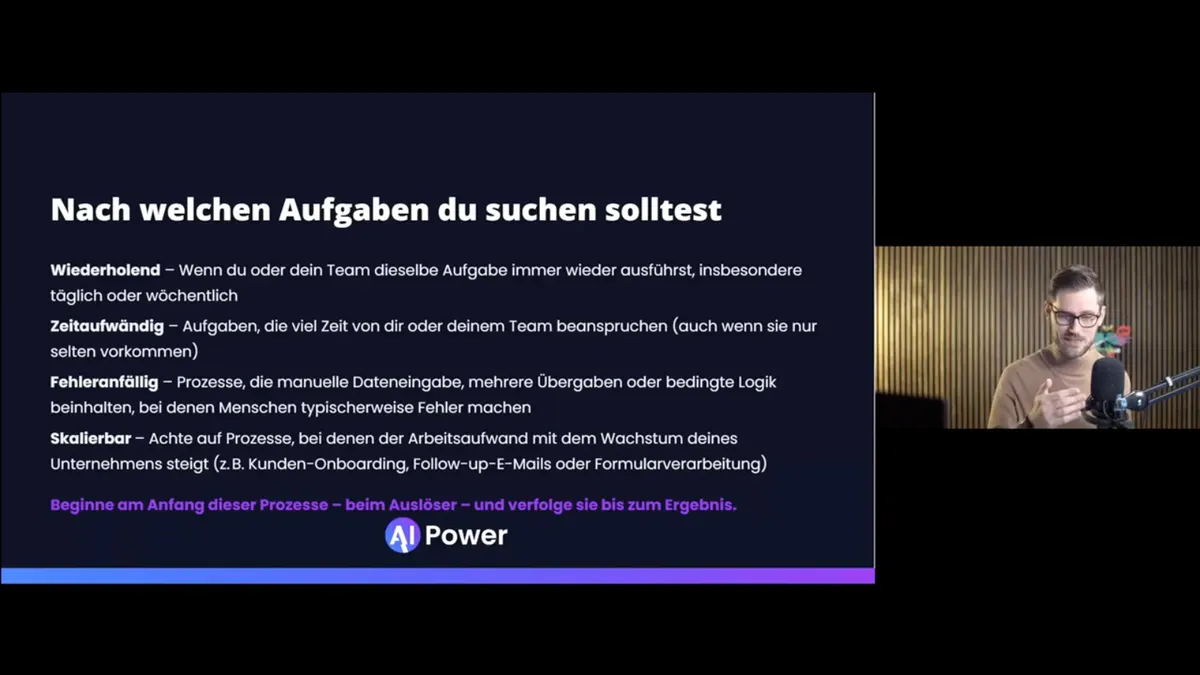 Slide aus dem Video mit den vier Suchkriterien: Wiederholend, Zeitaufwendig, Fehleranfällig und Skalierbar — jeweils mit einer Kurzdefinition, wonach im Arbeitsalltag gesucht werden soll.
