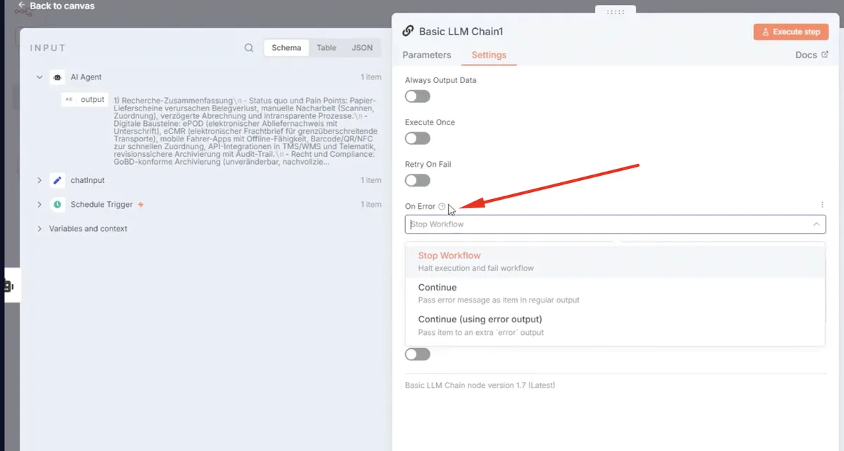 Das On-Error-Dropdown einer LLM-Chain-Node in n8n mit den drei Optionen: „Stop Workflow" (Standard), „Continue" und „Continue (using error output)" — letztere öffnet den Error-Pfad